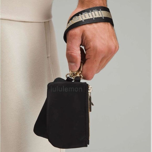 ✨RARE✨🆕Lululemon Dual Pouch Wristlet Black / Gold / White Opal✨NWT✨SOLD OUT❣️ - Picture 2 of 4